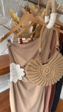 VESTIDO COM FLOR DE CROCHÊ