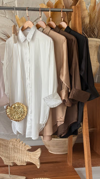 CAMISA DE CETIM COM LENÇO
